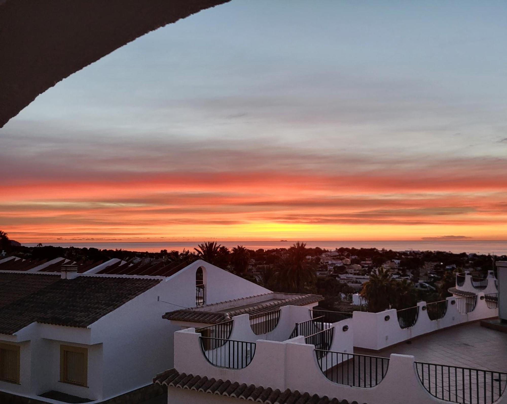 Casa Sunrise - Costa Blanca House With Rooftop, Swimming Pools And Panoramic Sea And Calpe Views 外观 照片